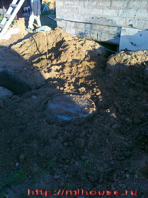 накопитель канализации закопан