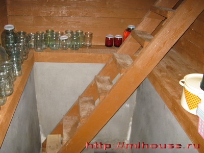 лестница и полки для хранения